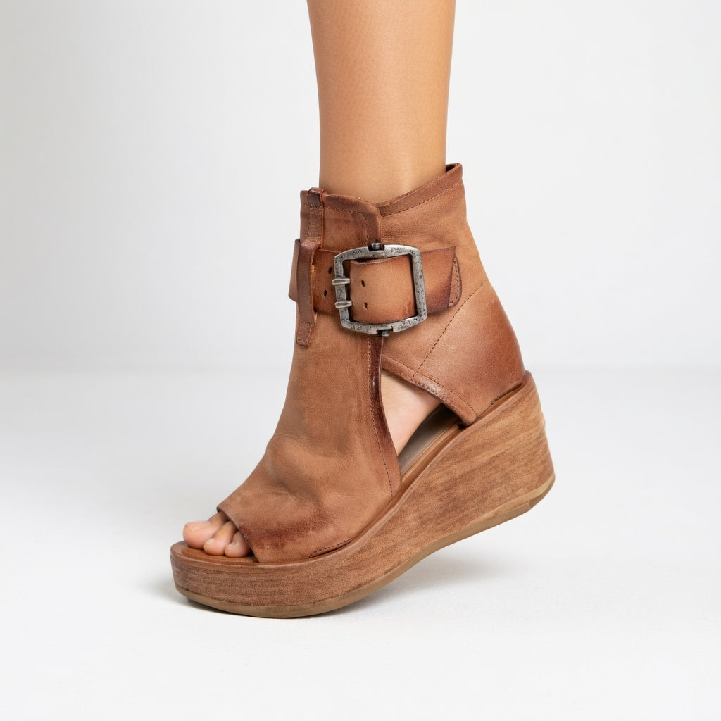 Botines con cuña y punta abierta