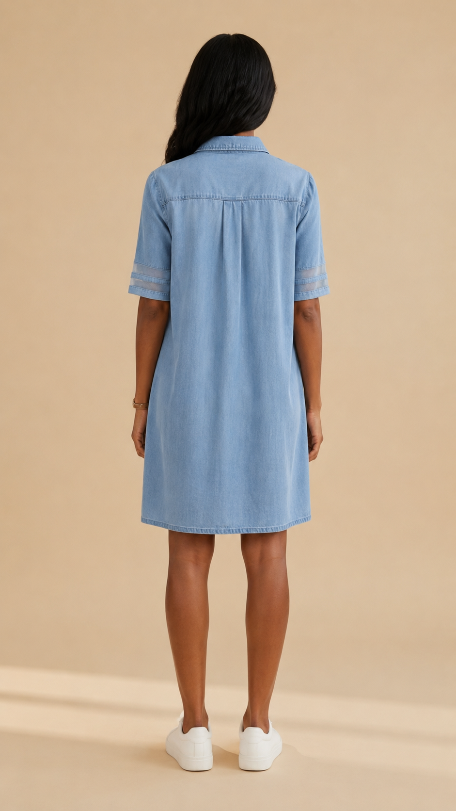 Vestido de mezclilla que resalta la figura