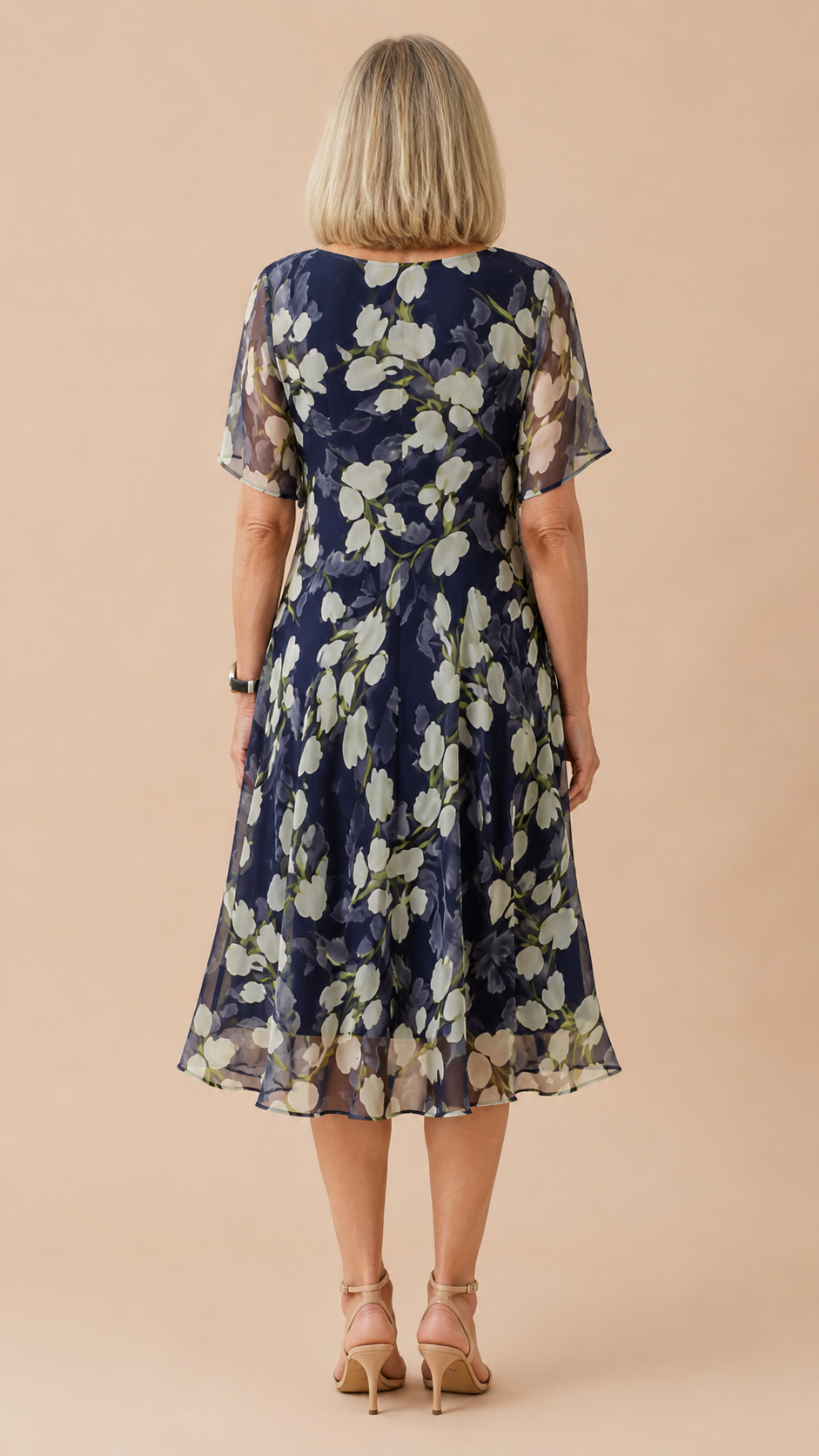 Elegante vestido de gasa con estampado floral