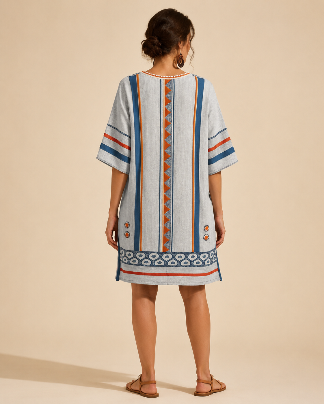 Vestido corto bordado azul y naranja