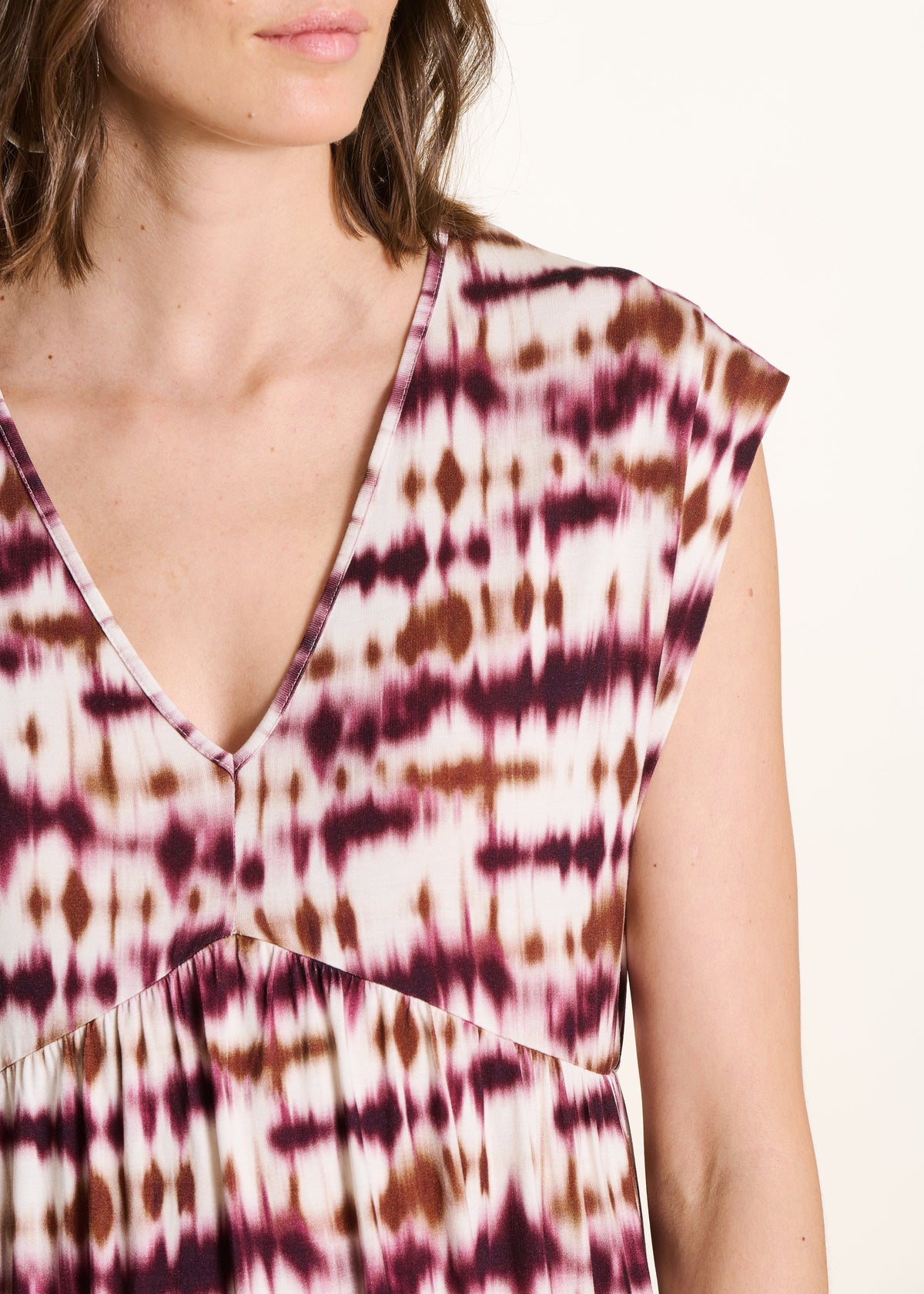 Vestido midi tie-dye con escote en V