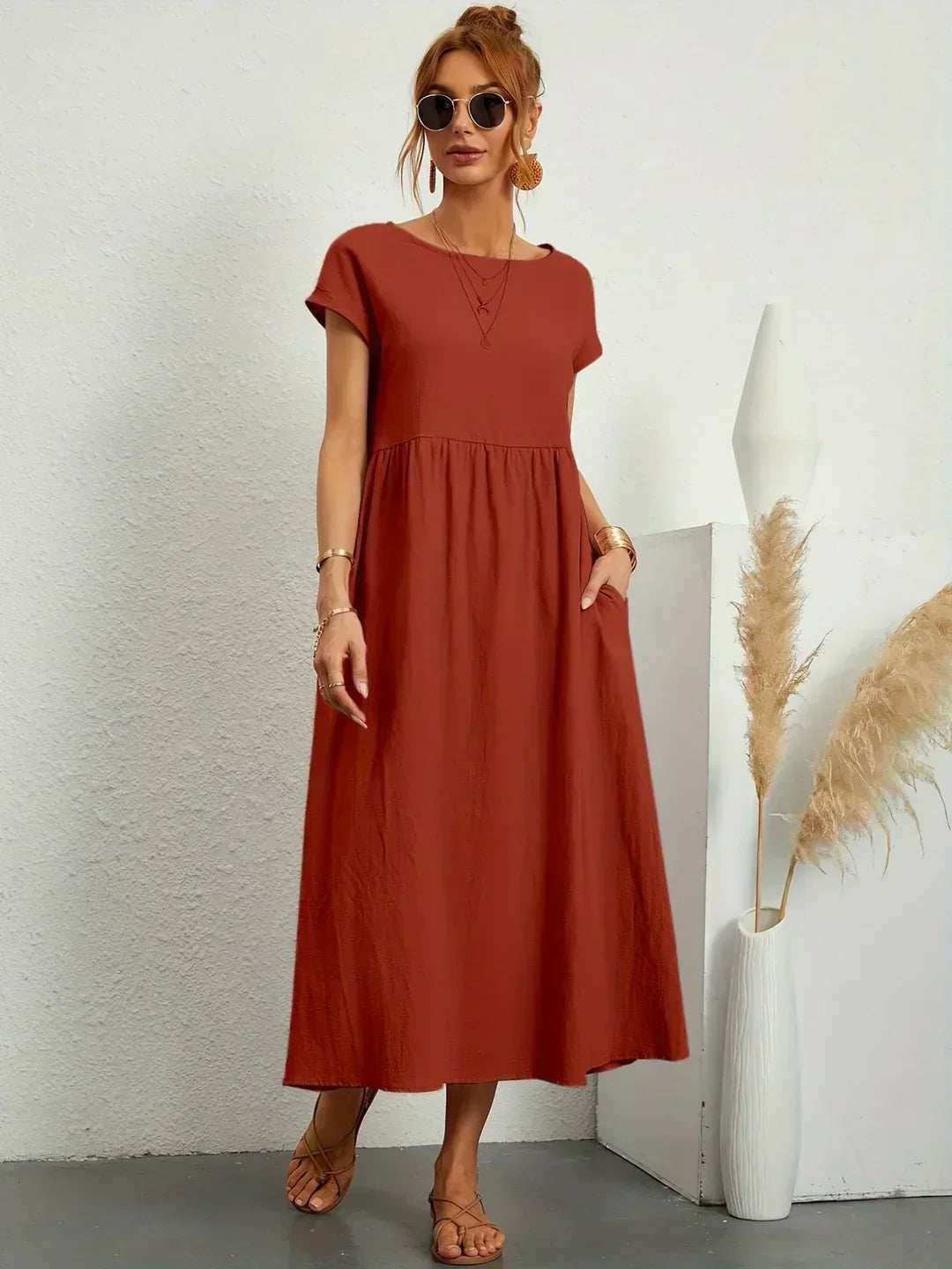 Vestido midi con falda acampanada
