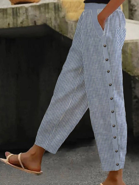 Pantalón a rayas con botones