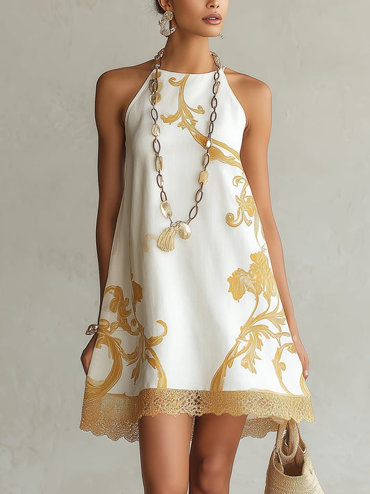 Vestido corto de encaje blanco con motivos dorados