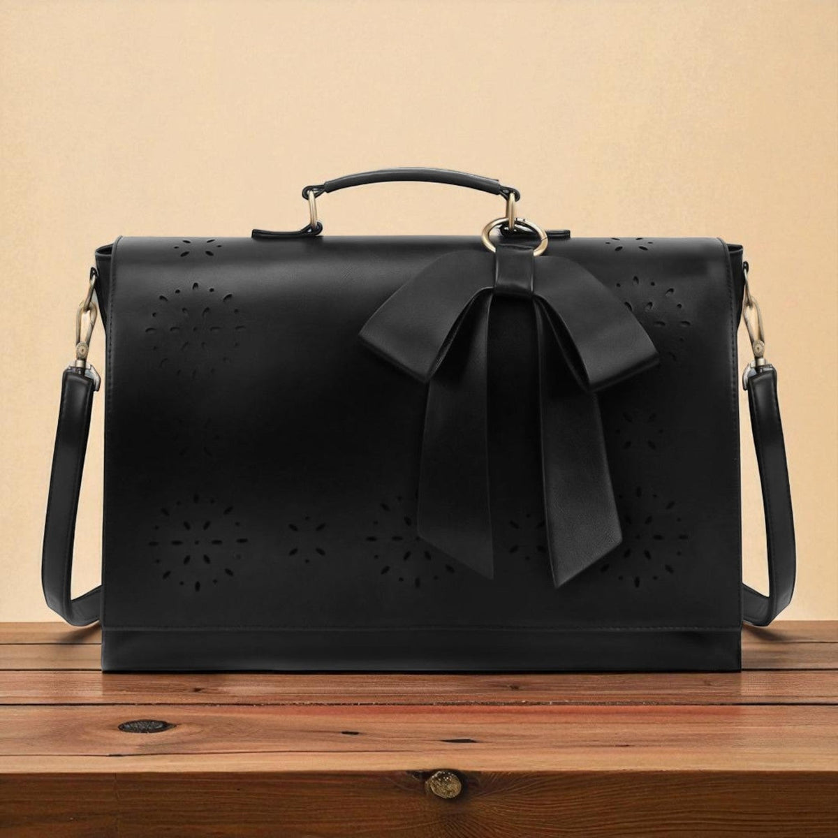 Bolsa con flores cortadas con láser