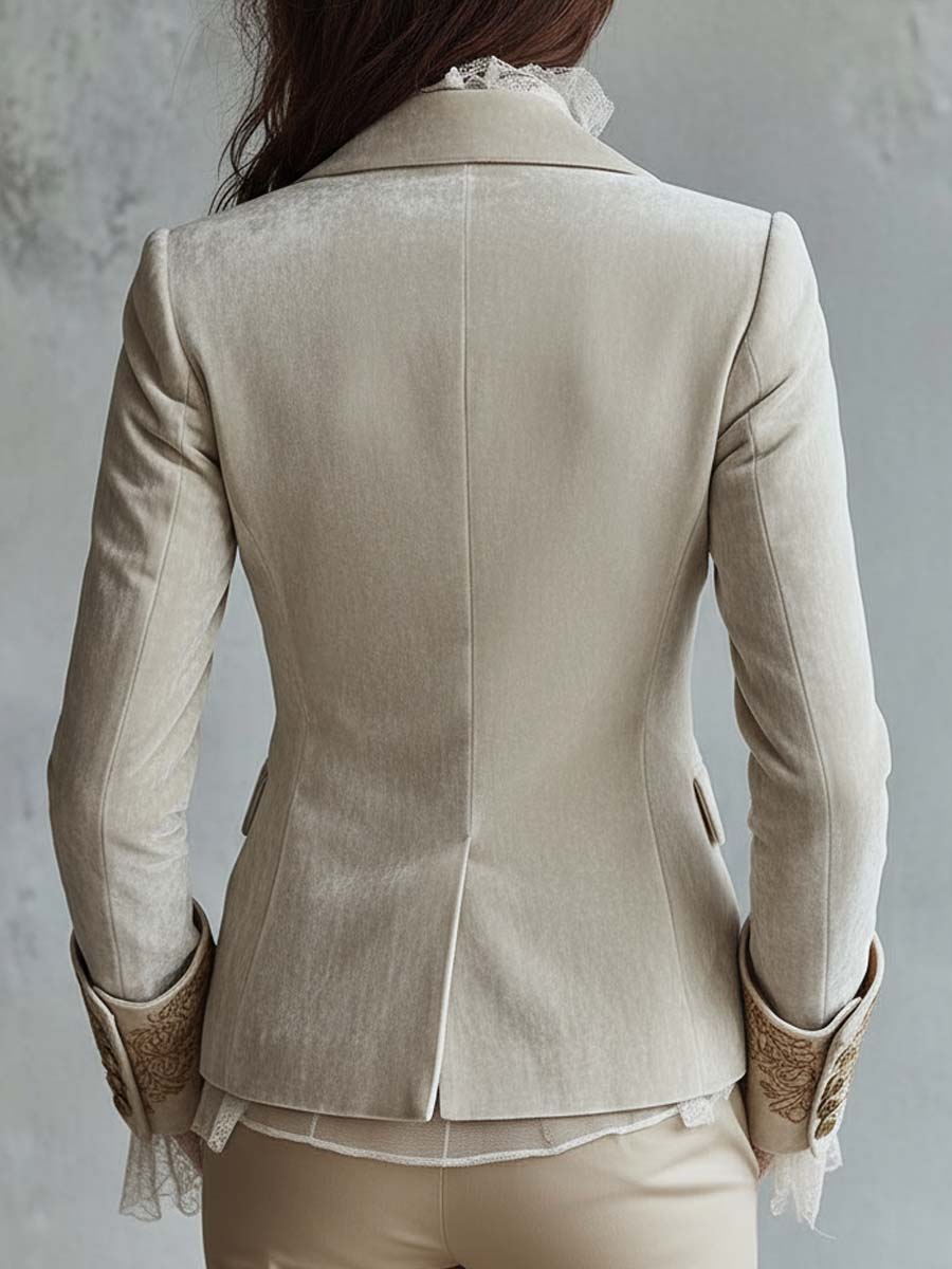 Blazer sastre con bordado floral dorado