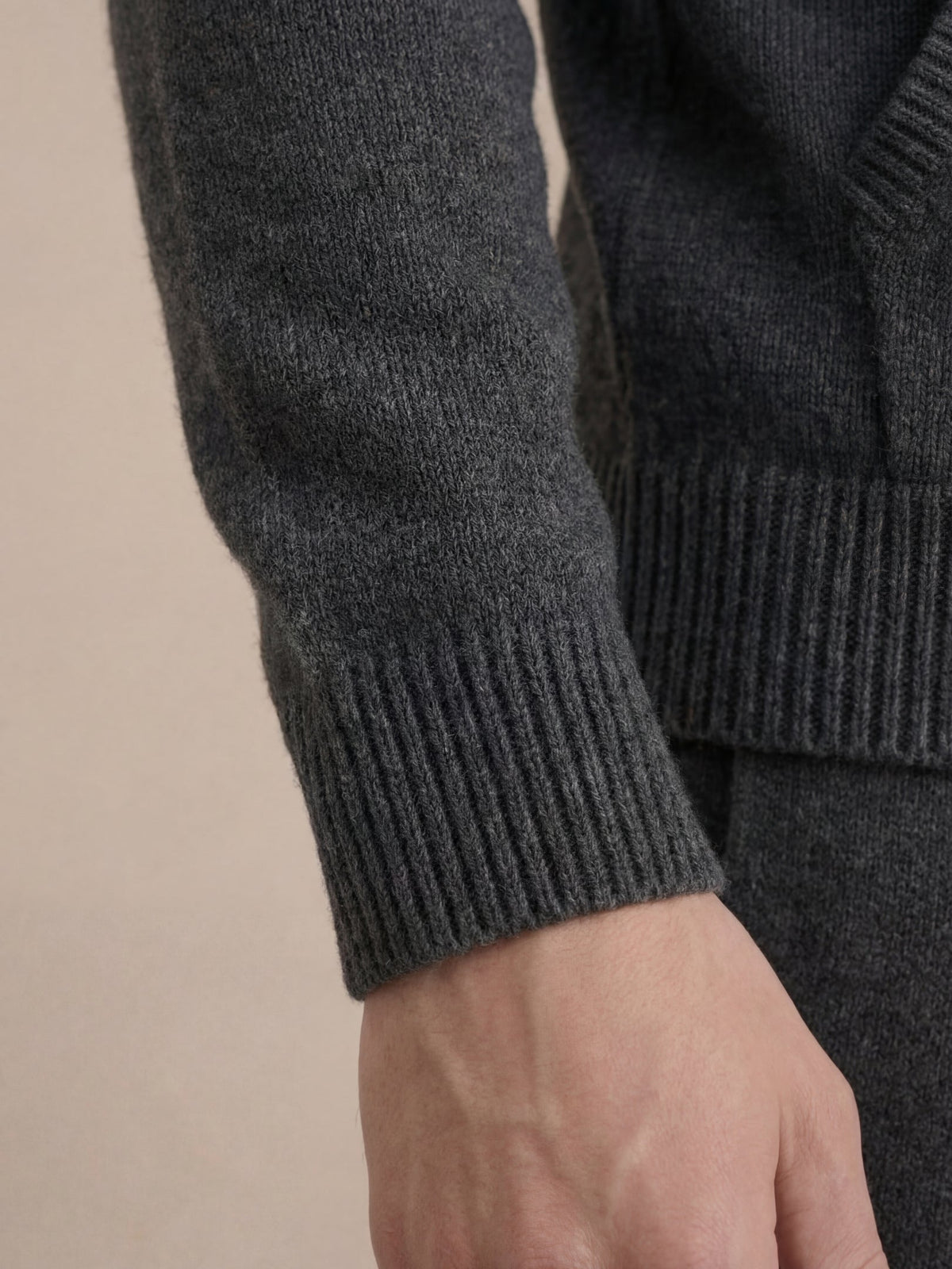 Noreli Signature Set Dark Grey | Hooded Knit Set