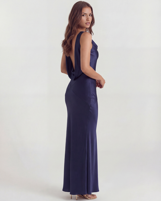 Vestido largo satinado con escote drapeado