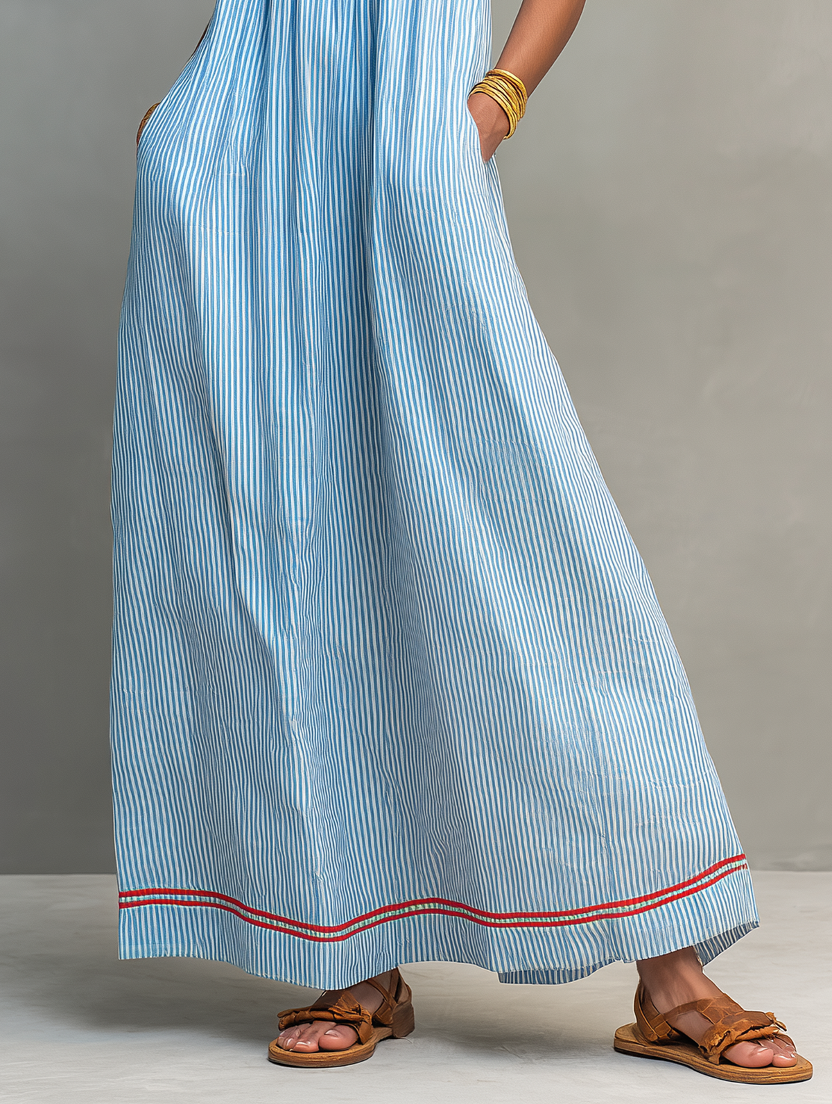 Vestido largo fluido con tirantes