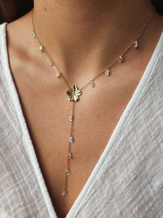 Collar dorado con circonias