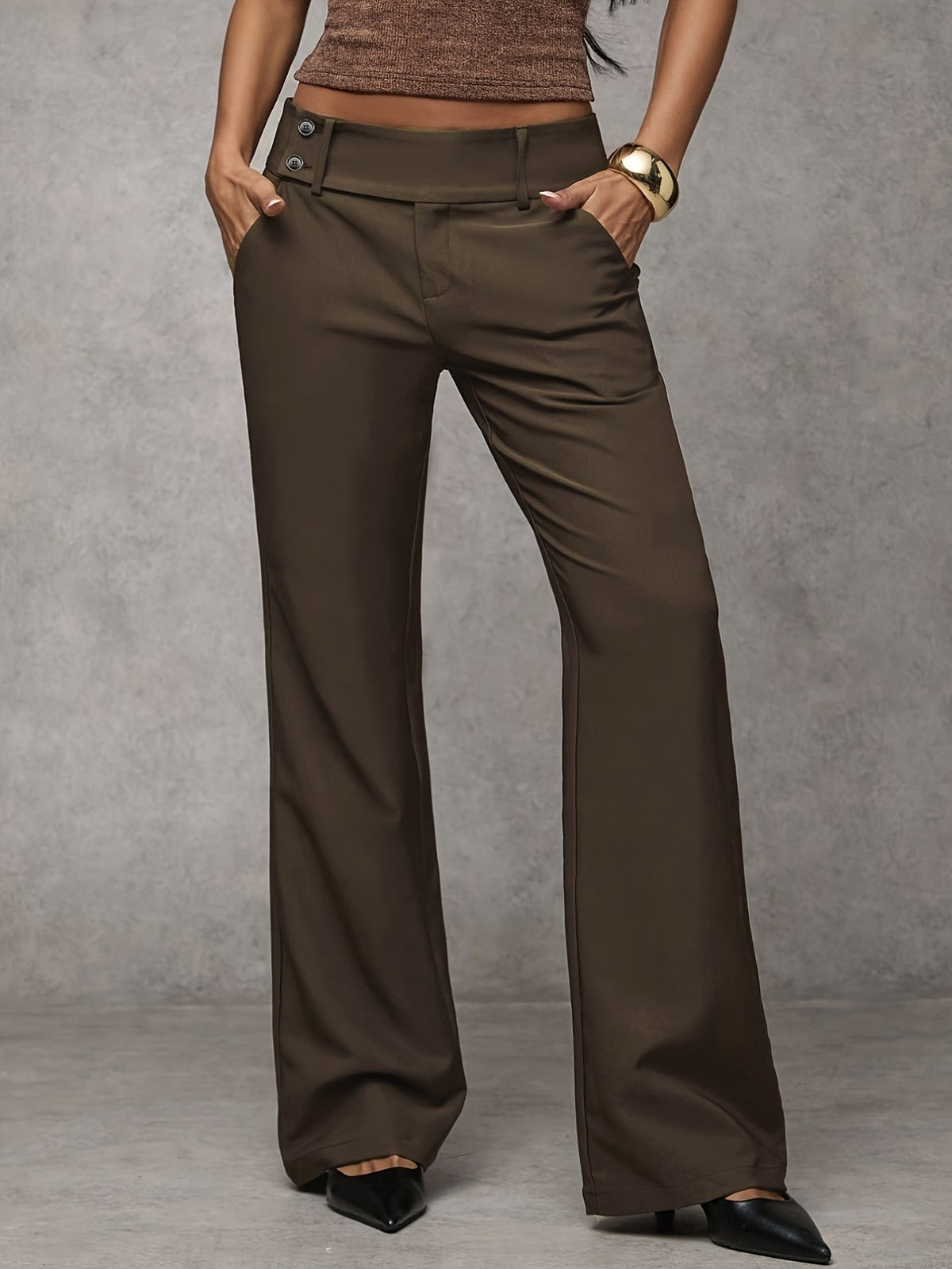 Pantalón moderno de cintura alta