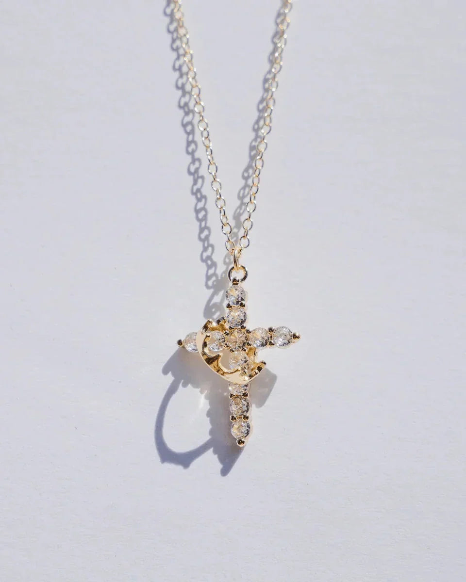 Collar con cruz y corona