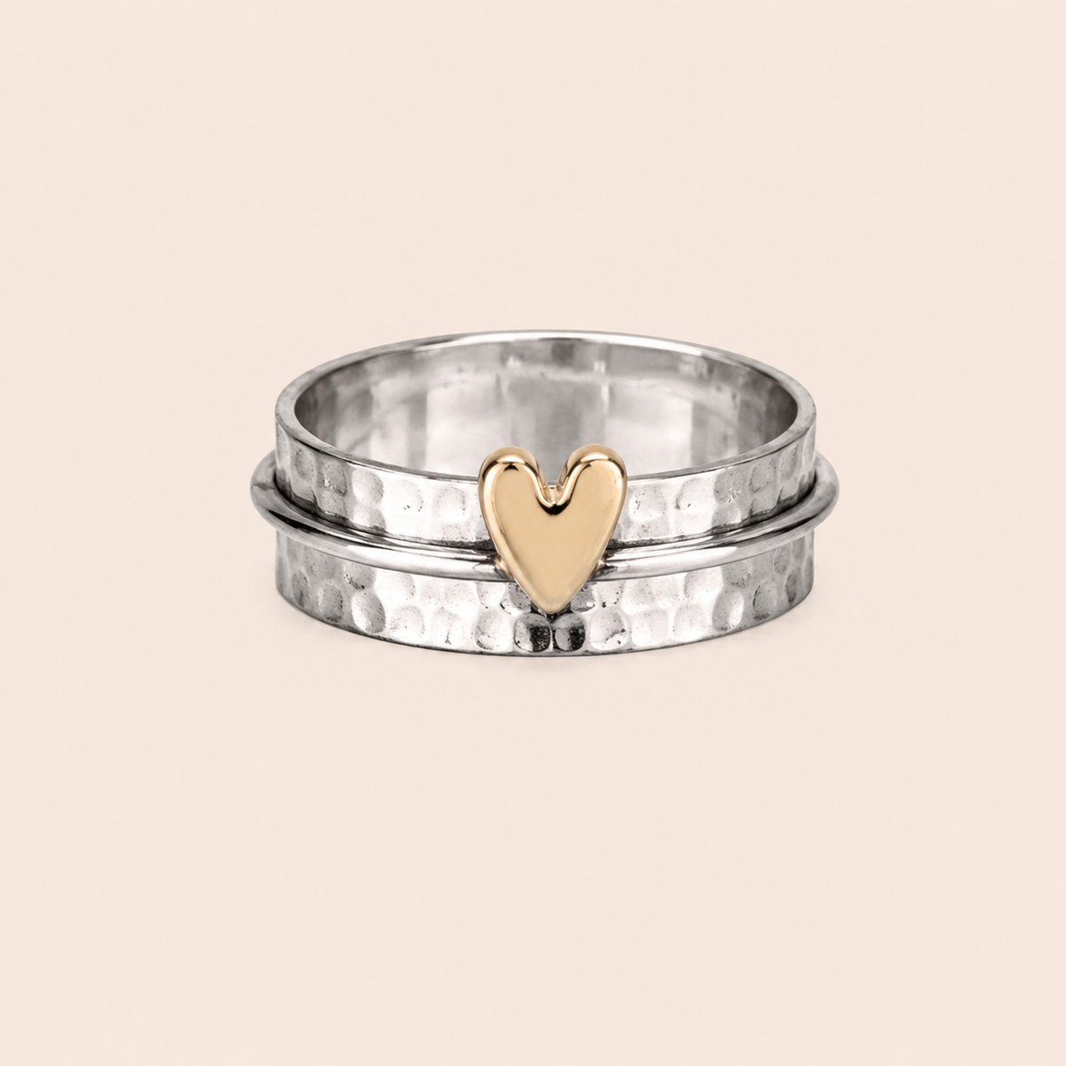 Anillo de plata con corazón dorado