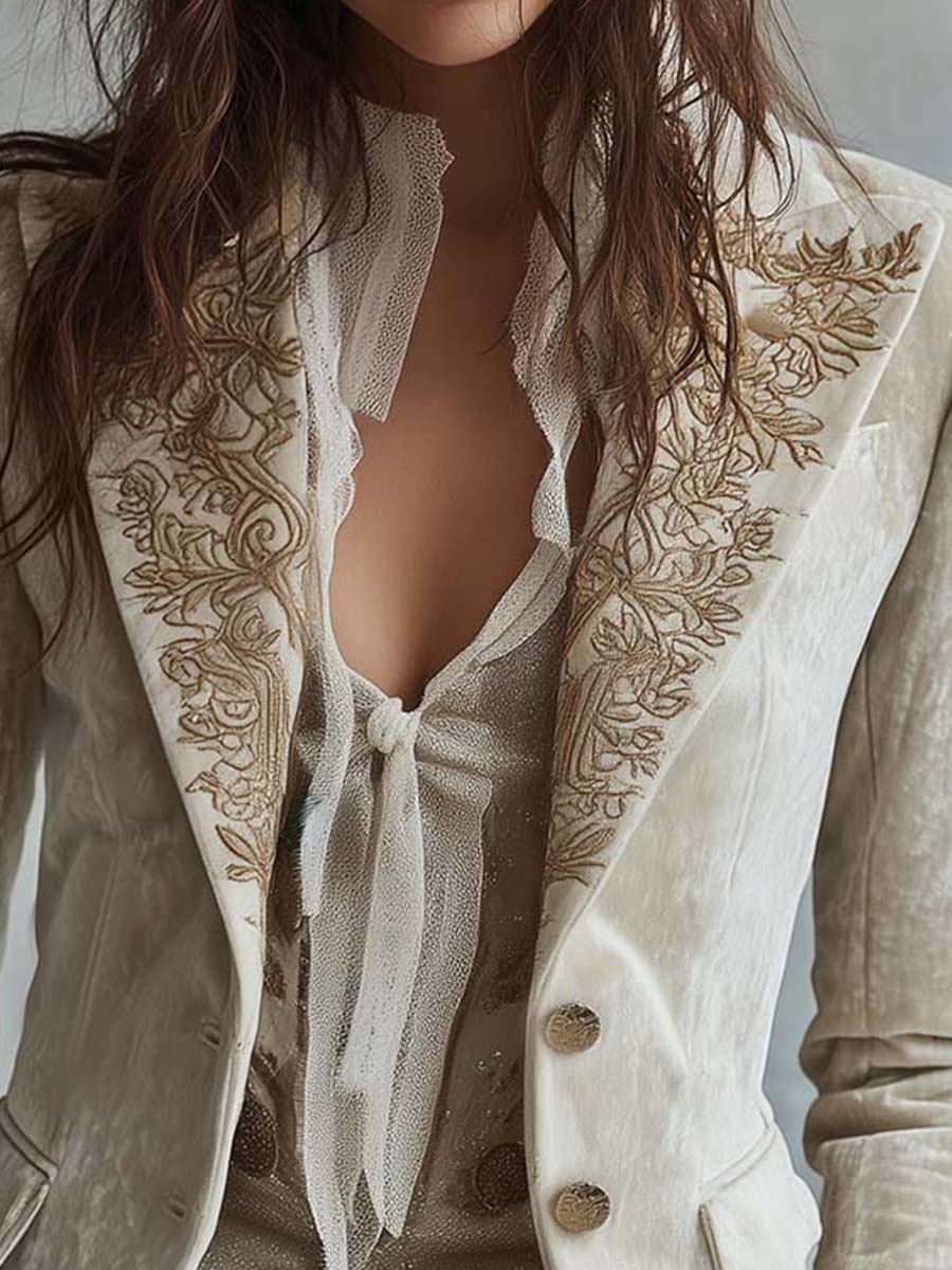 Blazer sastre con bordado floral dorado