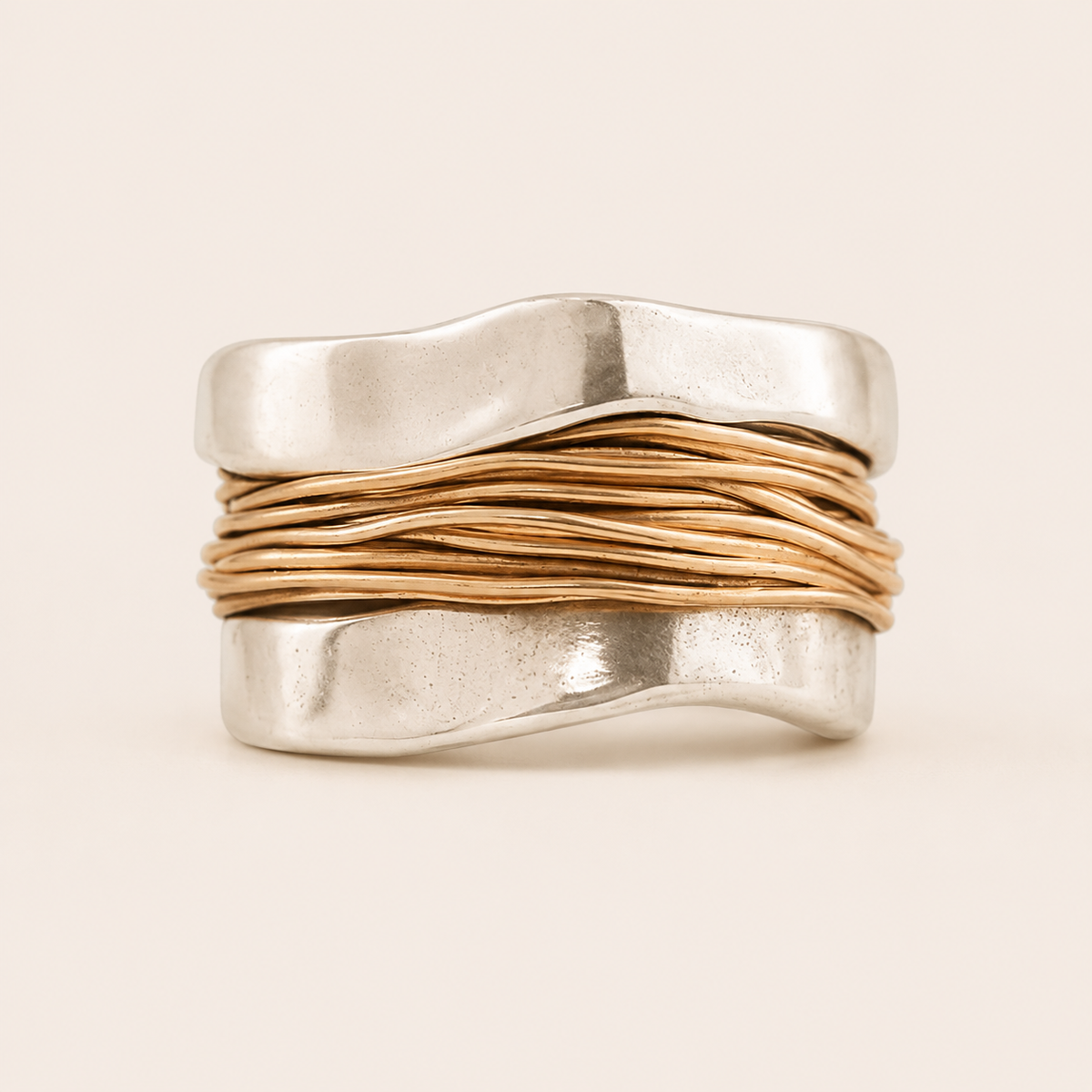 Anillo de plata con hilos de oro