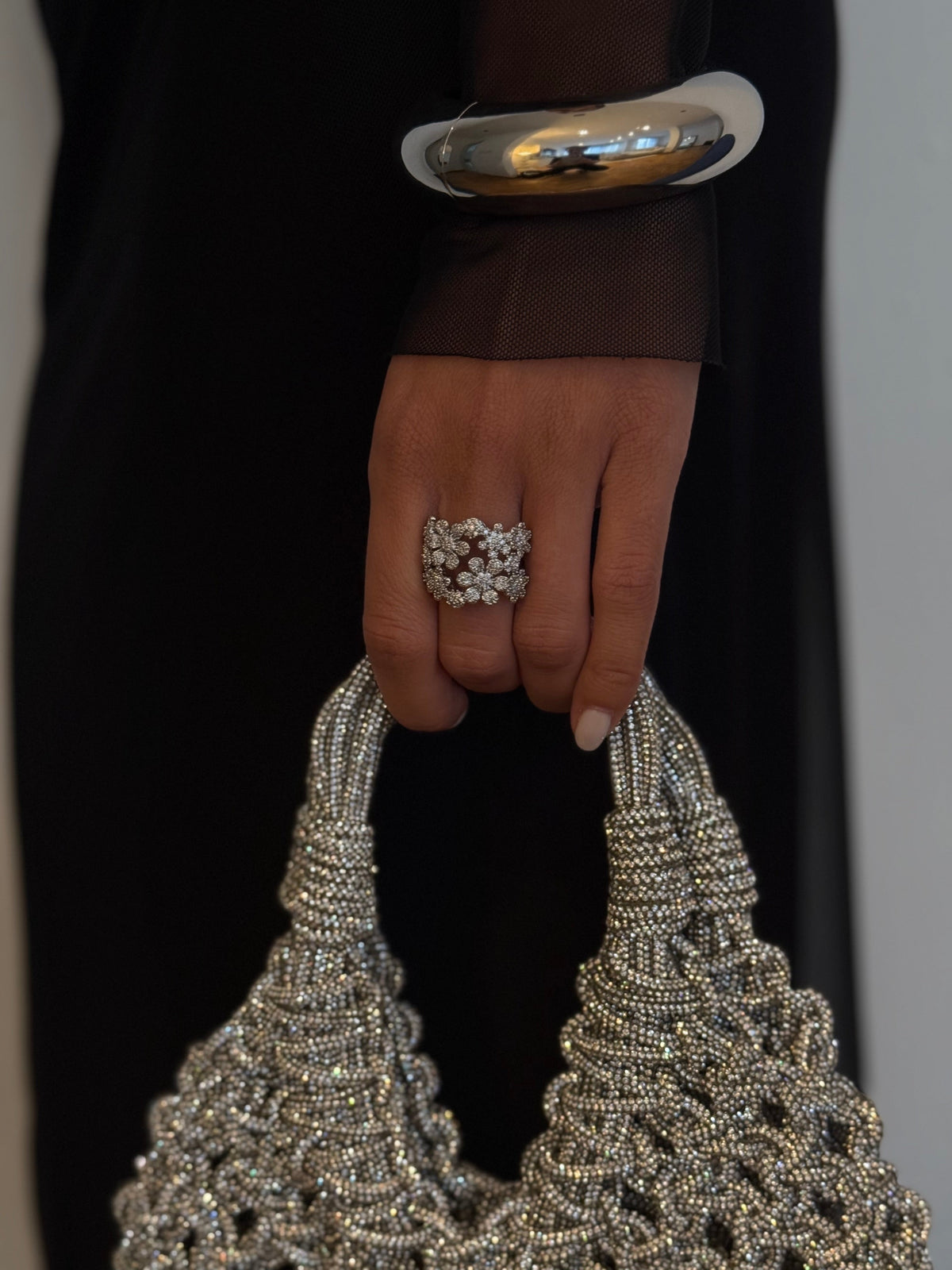 Anillo de circonias