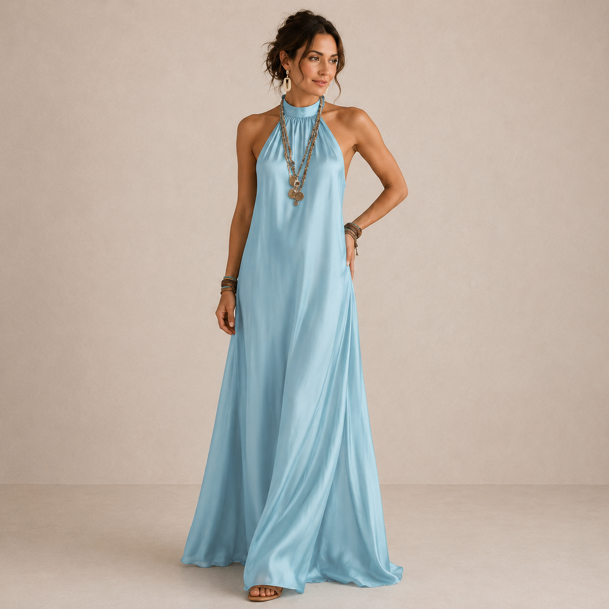 Vestido largo fluido con escote halter