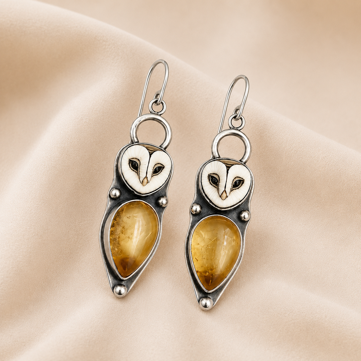 Pendientes de búho con piedras sintéticas