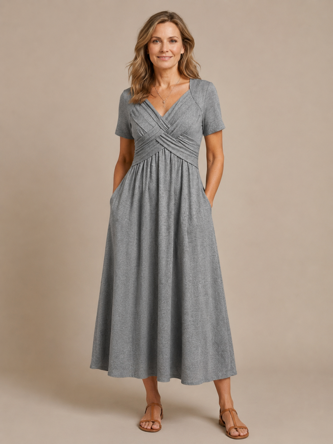 Elegante vestido midi con silueta cruzada