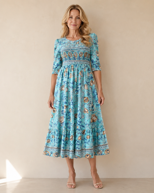 Vestido fluido con temática de flores