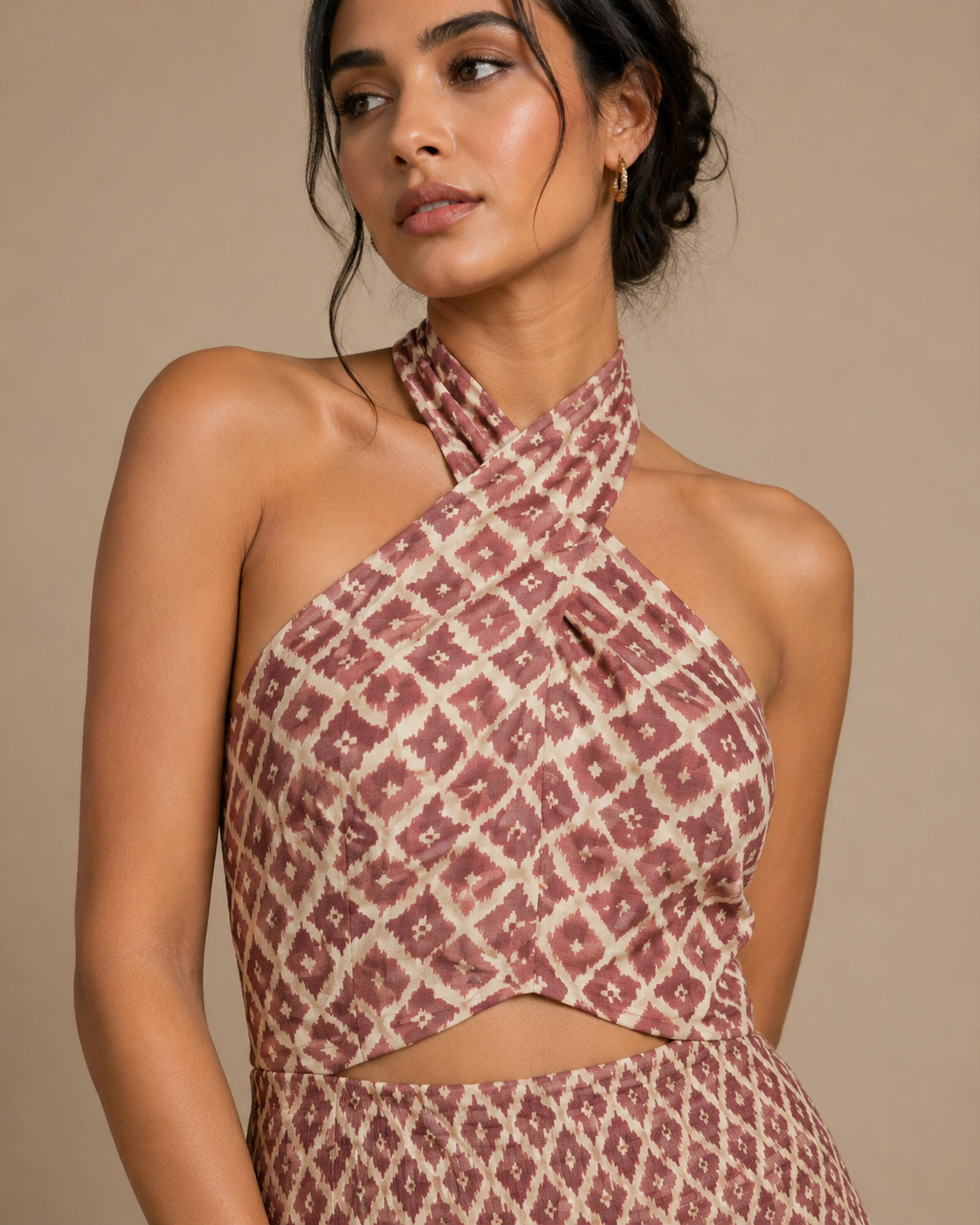 Conjunto elegante con hombros al descubierto