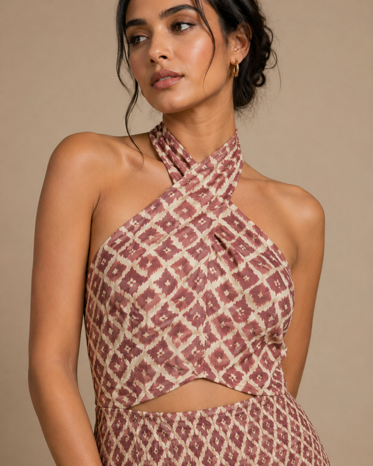 Conjunto elegante con hombros al descubierto