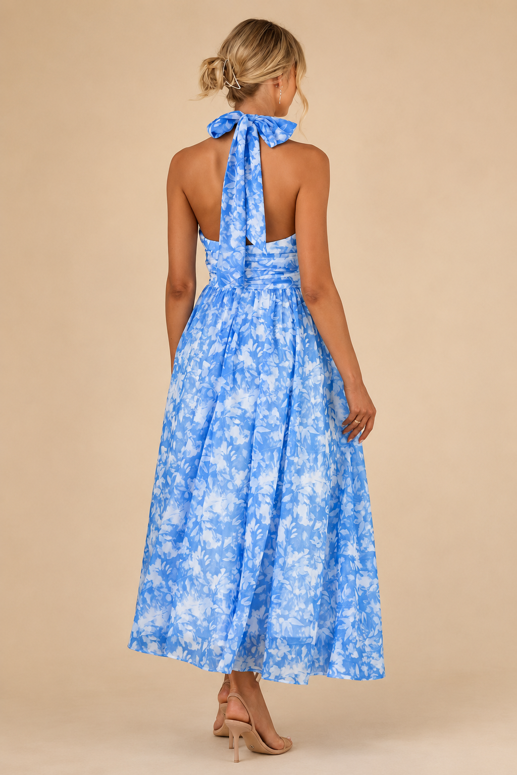 Vestido con cuello halter y estampado en acuarela