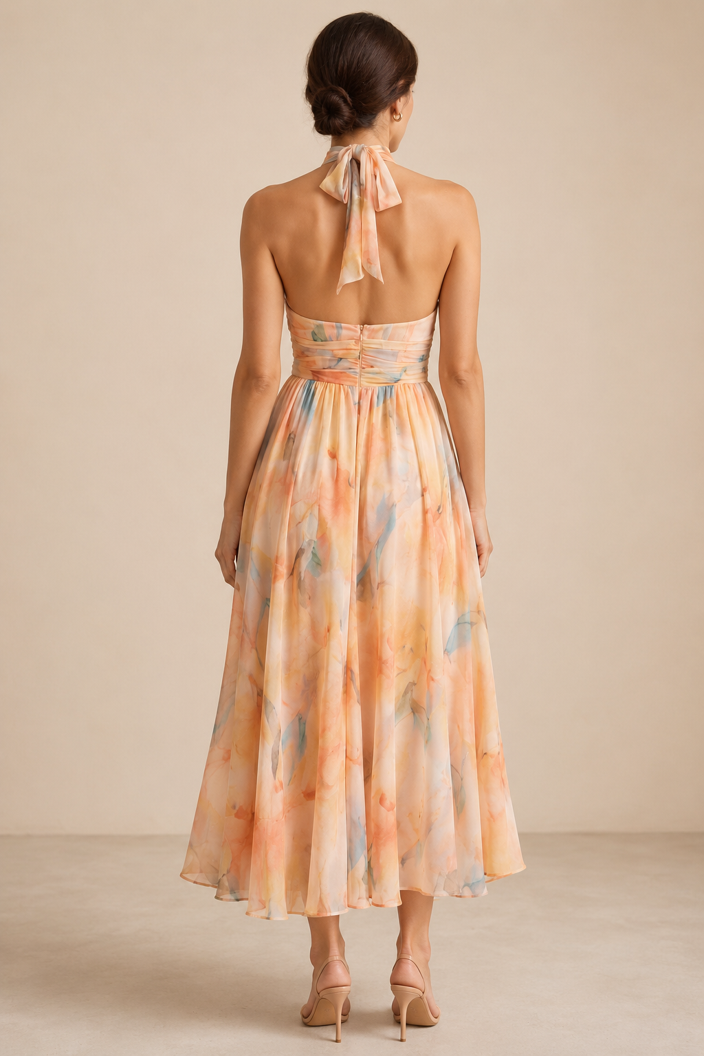 Vestido con cuello halter y estampado en acuarela