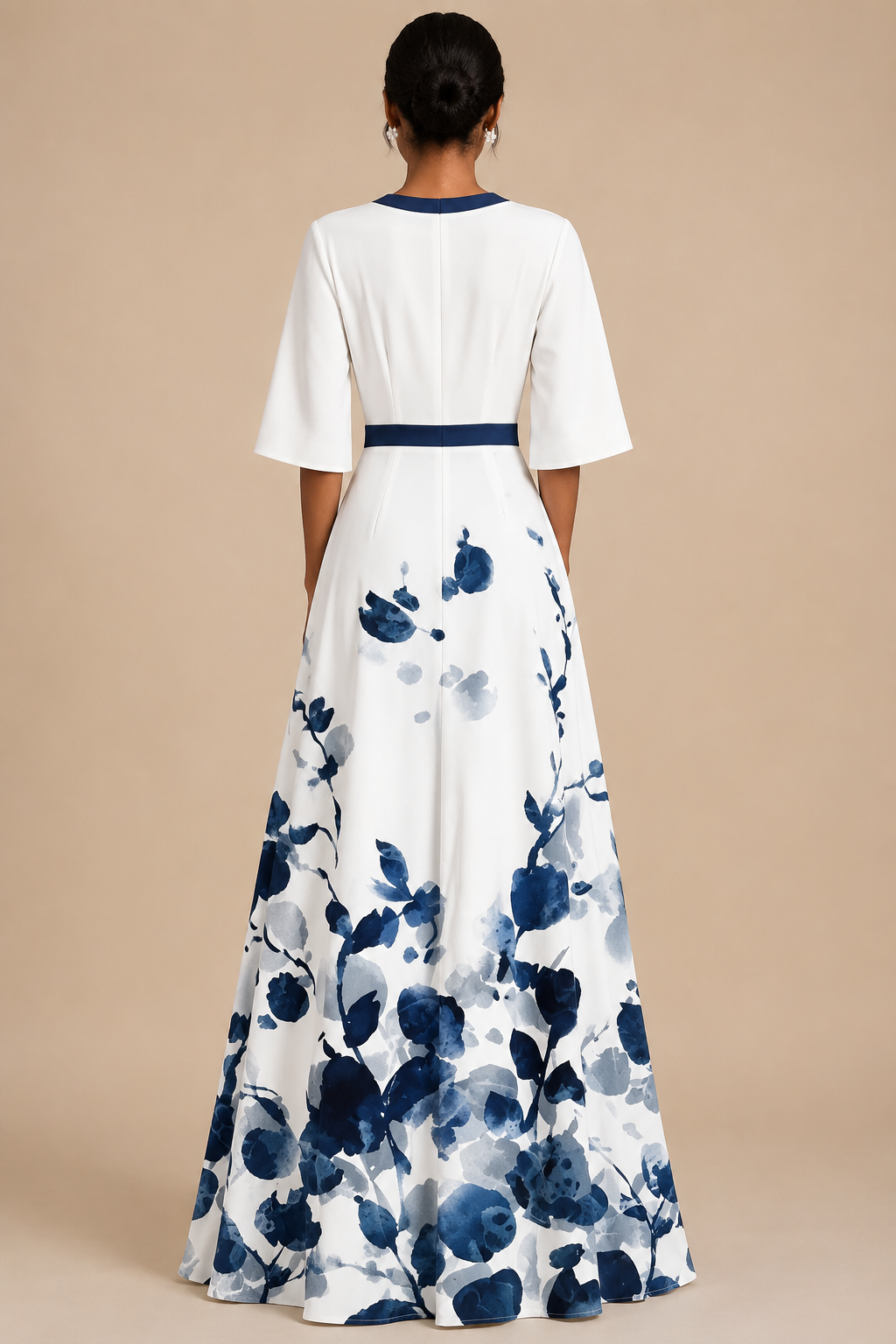 Elegante vestido largo con escote profundo