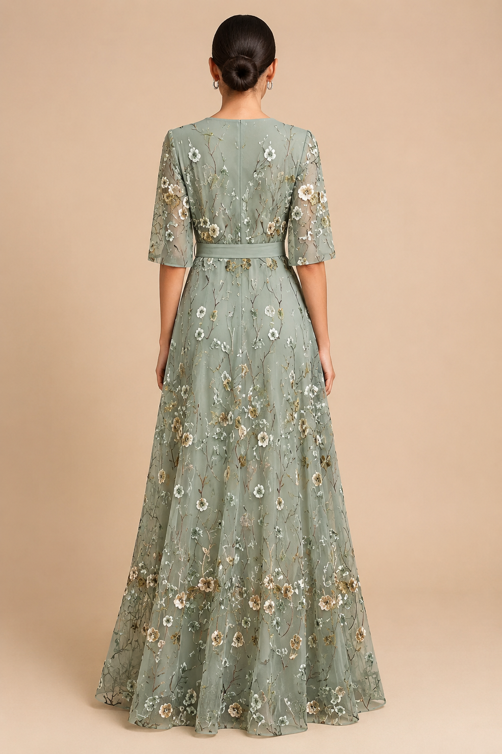 Elegante vestido largo con escote profundo