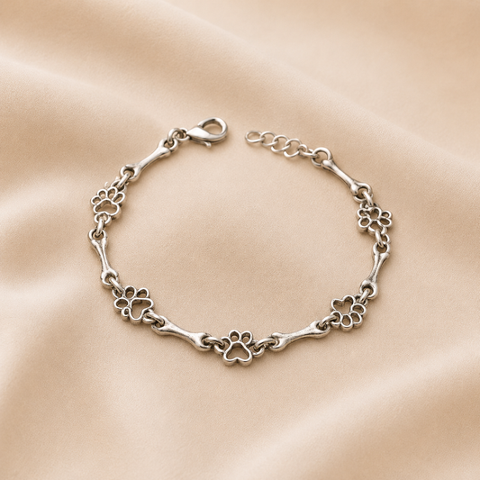 Pulsera de plata con detalles de perro