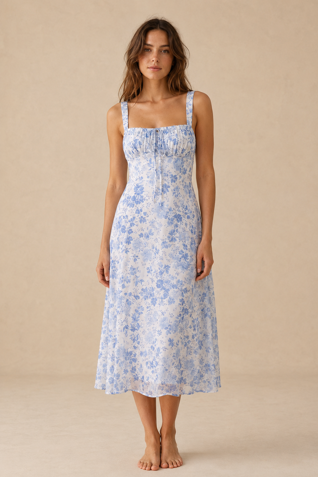 Vestido midi floral con tirantes