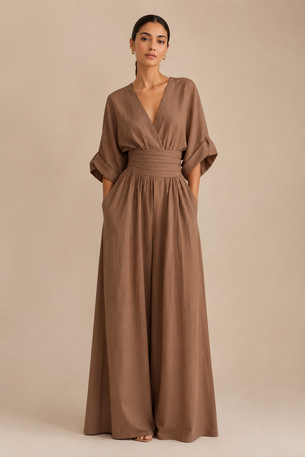 Mono elegante con escote en V y cintura alta