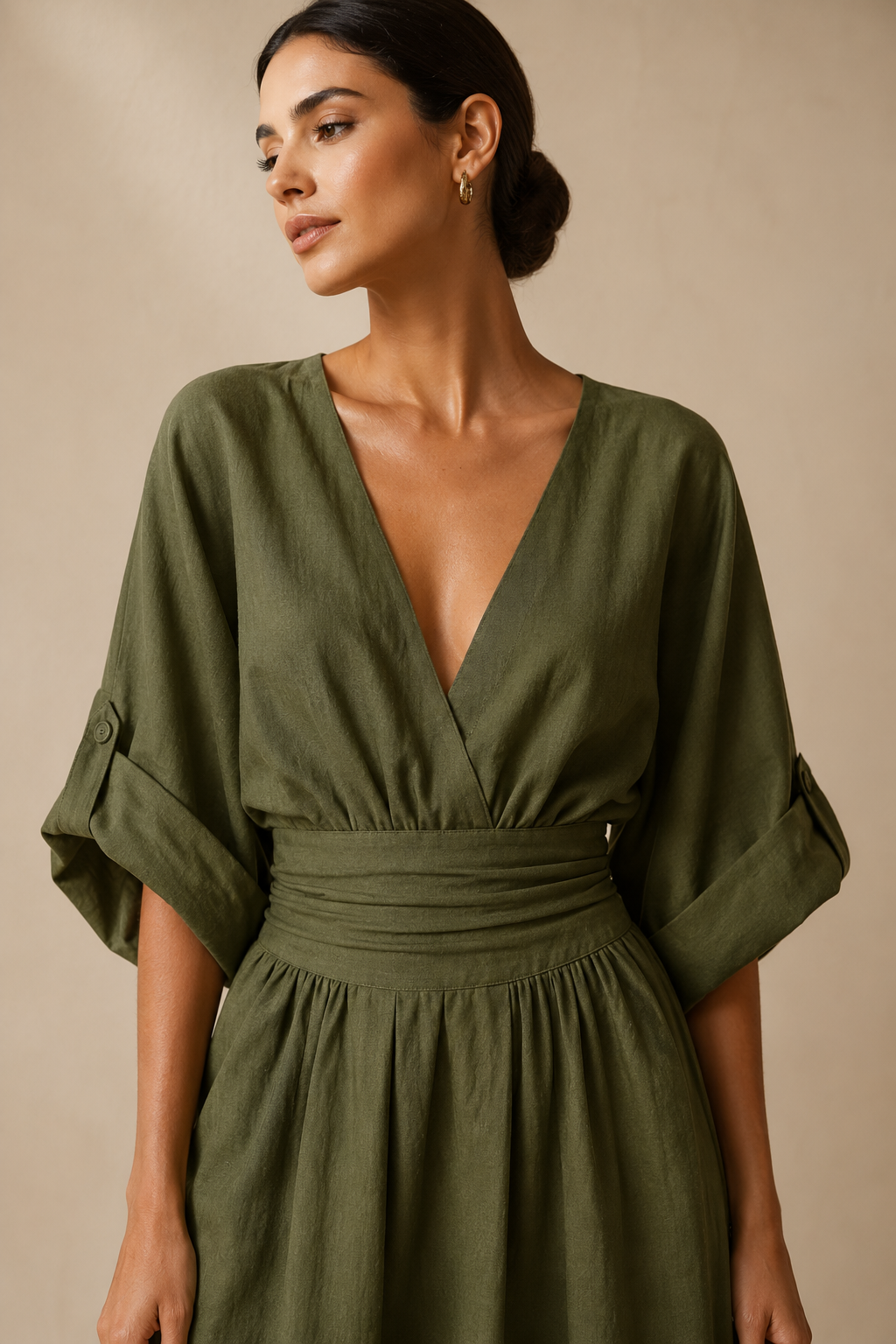 Mono elegante con escote en V y cintura alta