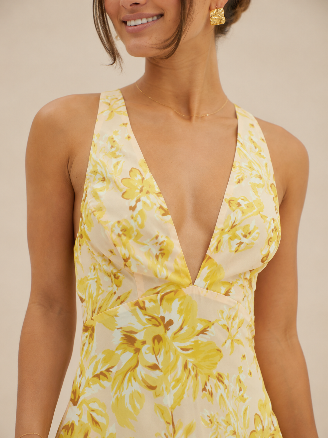 Vestido de gasa con escote en V