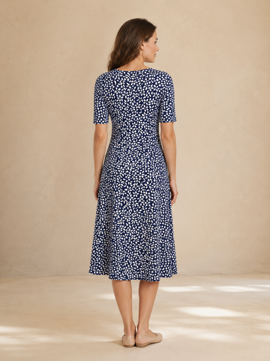 Vestido midi fluido con estampado floral