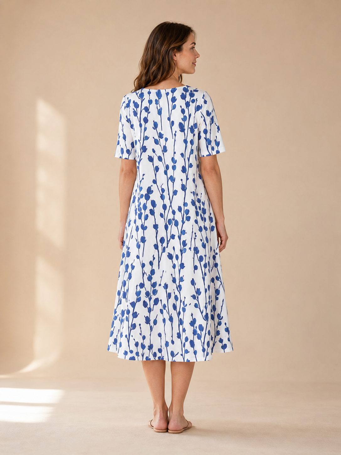 Vestido midi fluido con estampado floral