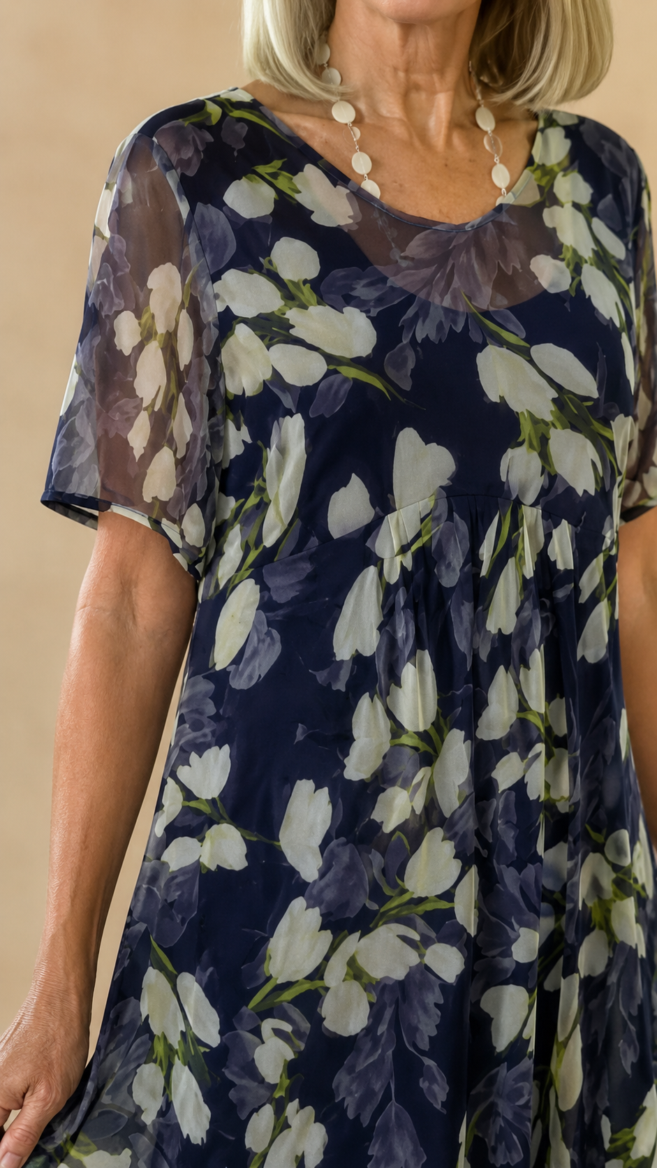 Elegante vestido de gasa con estampado floral