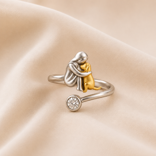 Anillo ajustable con abrazo de mujer y perro