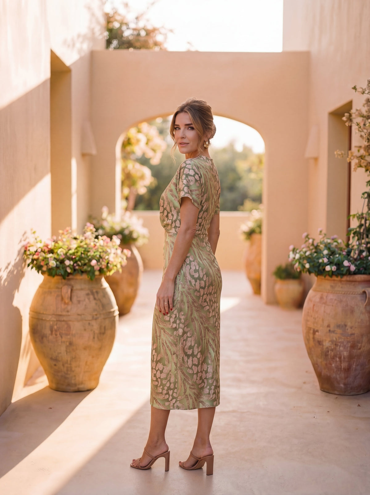 Vestido midi con estampado de hojas