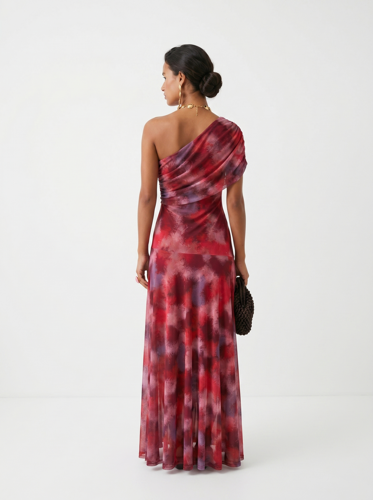 Vestido largo estampado con escote asimétrico