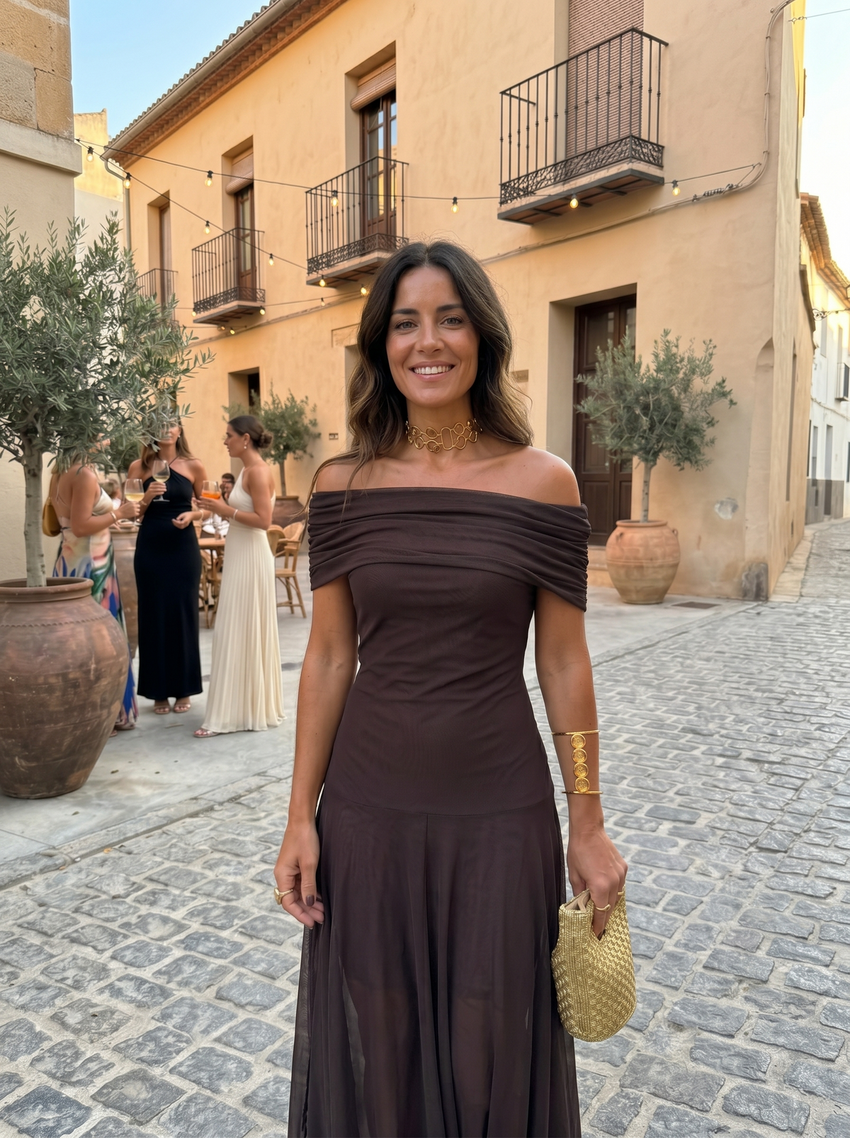Vestido largo estampado con escote asimétrico