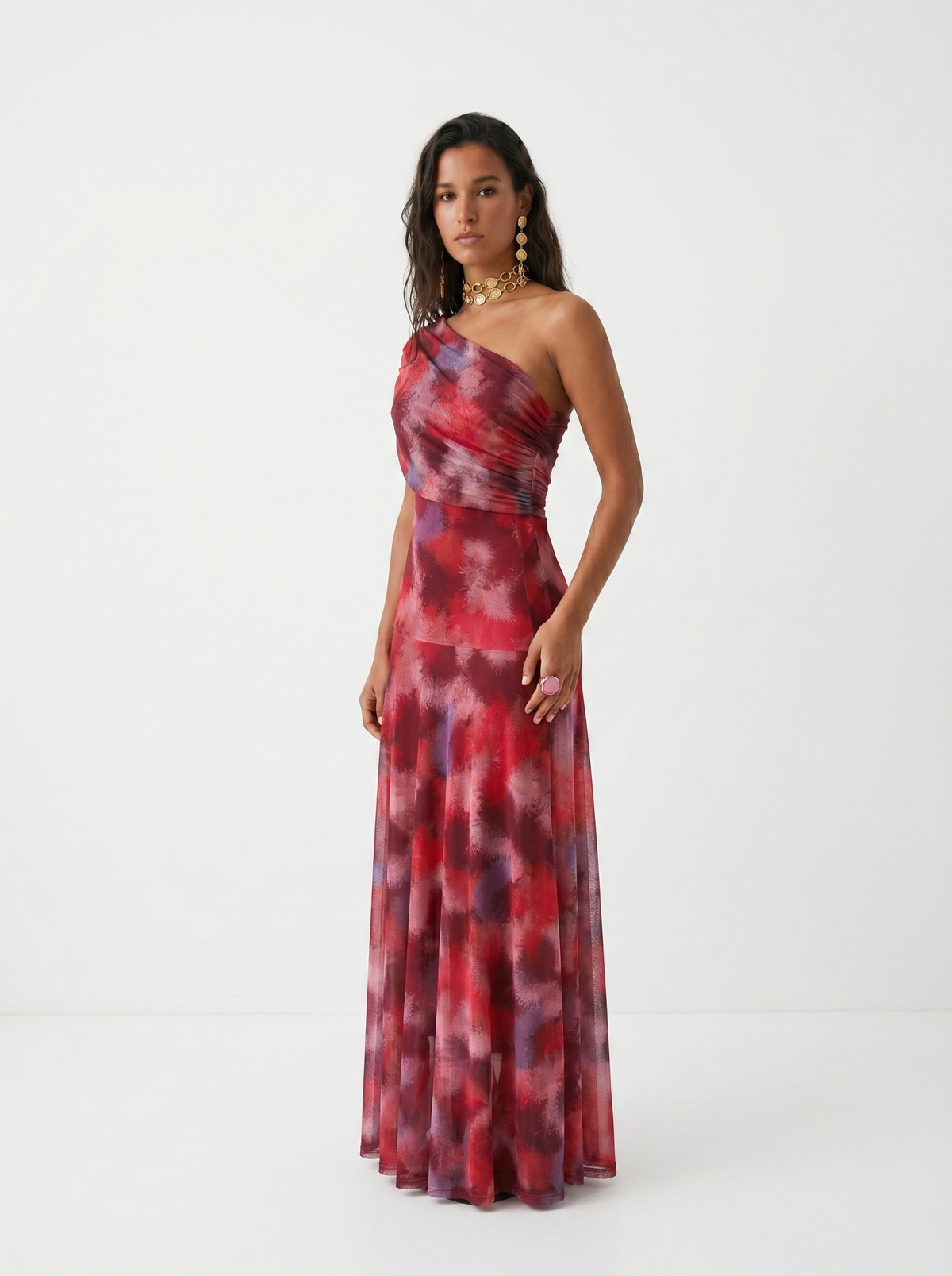Vestido largo estampado con escote asimétrico
