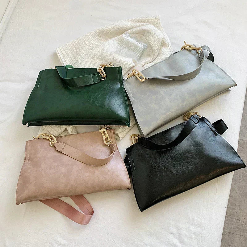 Bolsa de hombro de piel sintética suave con cadena