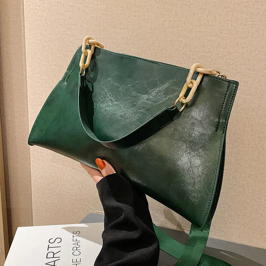 Bolsa de hombro de piel sintética suave con cadena