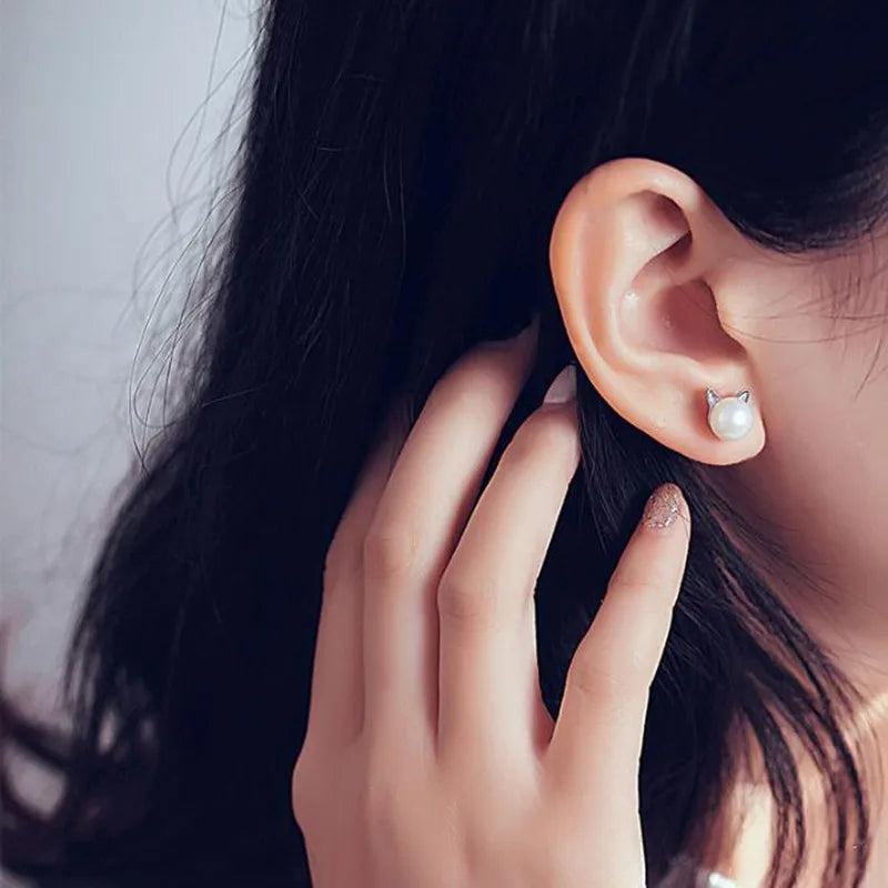 Pendientes de perla con gato en plata