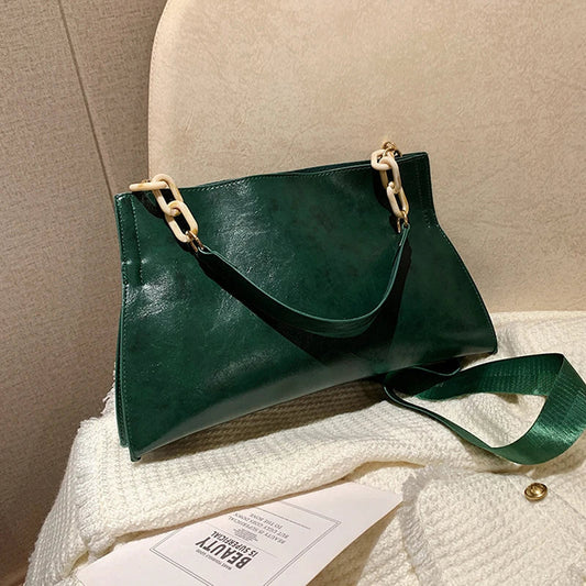 Bolsa de hombro de piel sintética suave con cadena