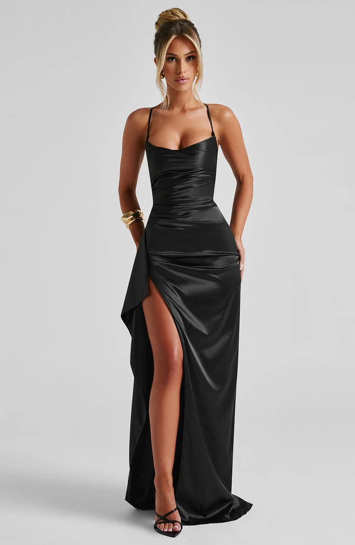Vestido largo con drapeado lateral
