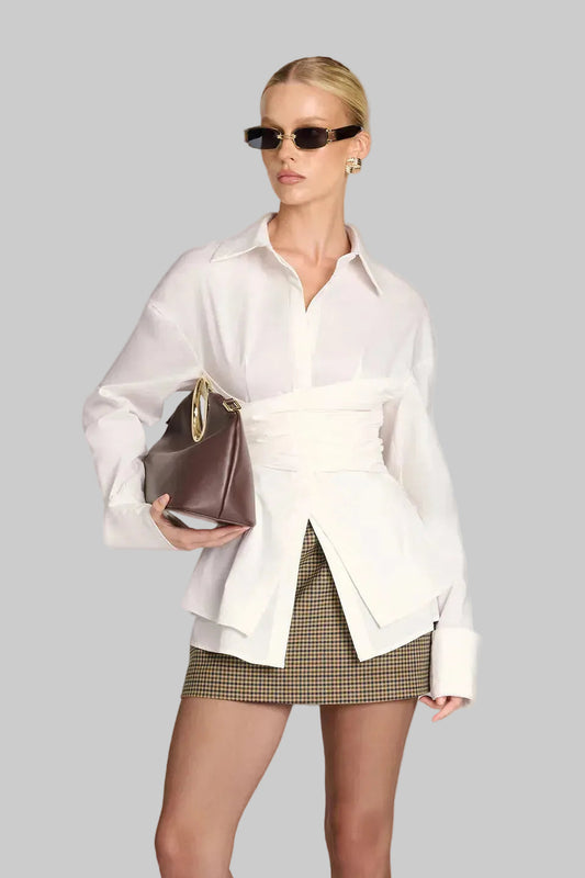 Camisa estructurada con adornos de volantes