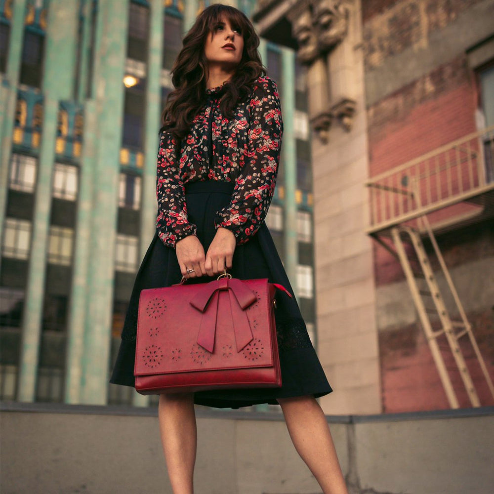 Bolsa con flores cortadas con láser